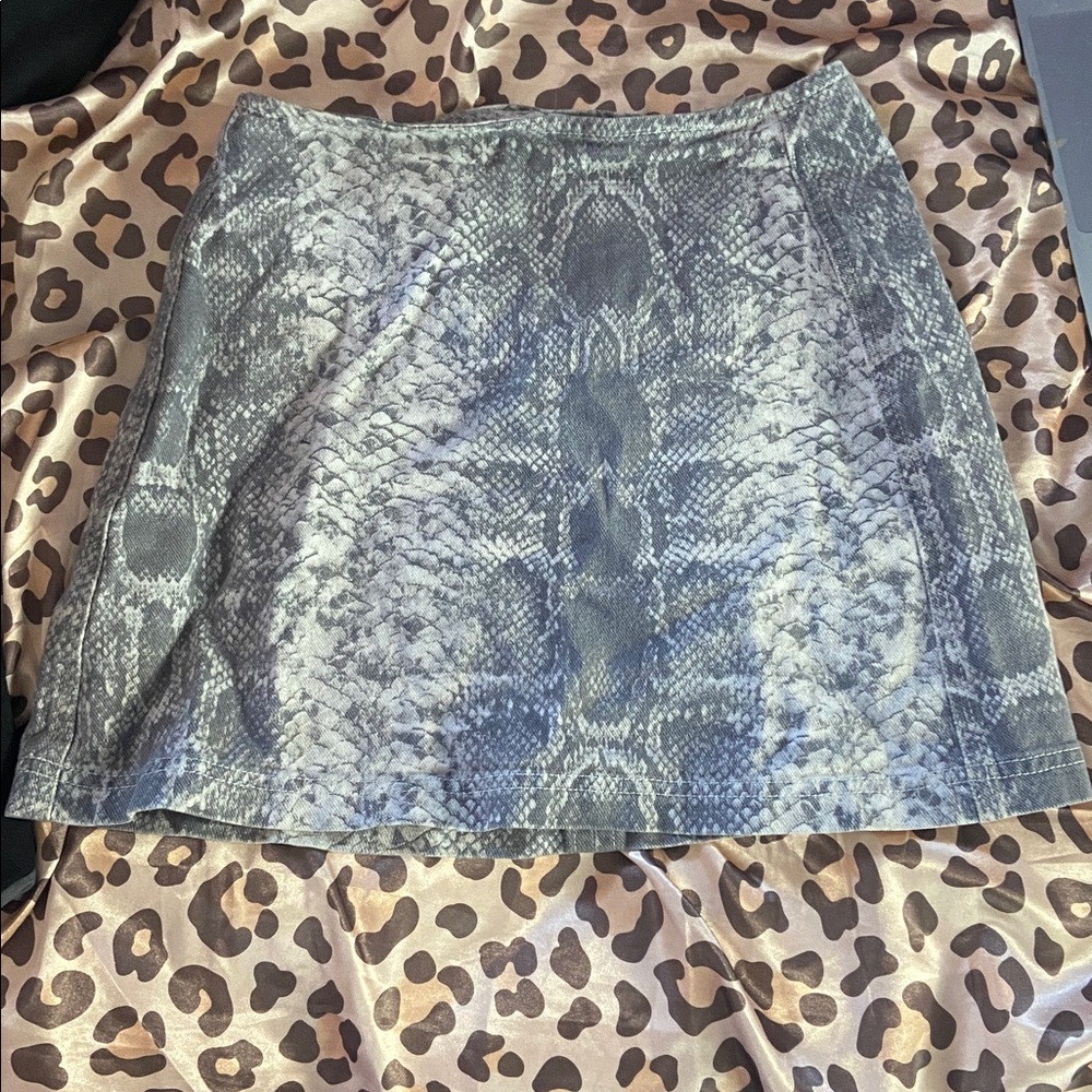 BDG gray snake print mini skirt (s: XS)